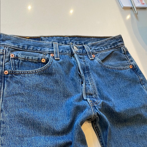 Levi’s Woman’s 501 Classic Straight Leg Blue Jeans, Size 31 x 32, EUC - Picture 8 of 13